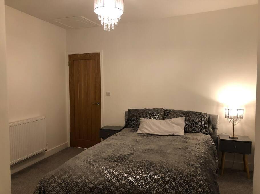 The Villas, Newly Refurbished Modern Home - Free Parking, Prime, Netflix Бакінгем Екстер'єр фото