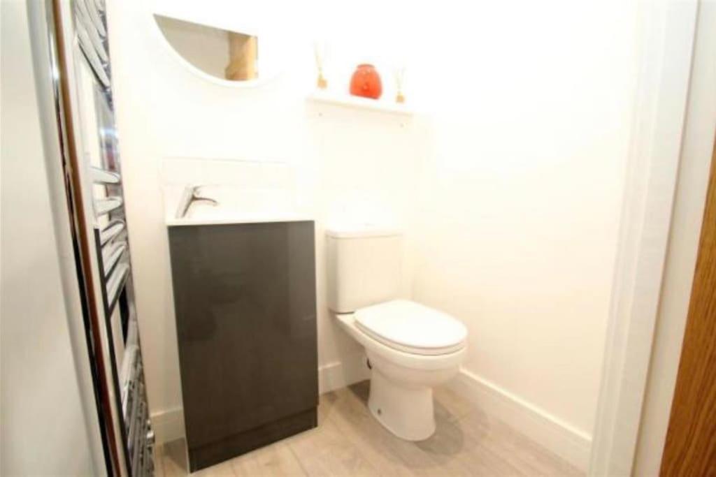 The Villas, Newly Refurbished Modern Home - Free Parking, Prime, Netflix Бакінгем Екстер'єр фото